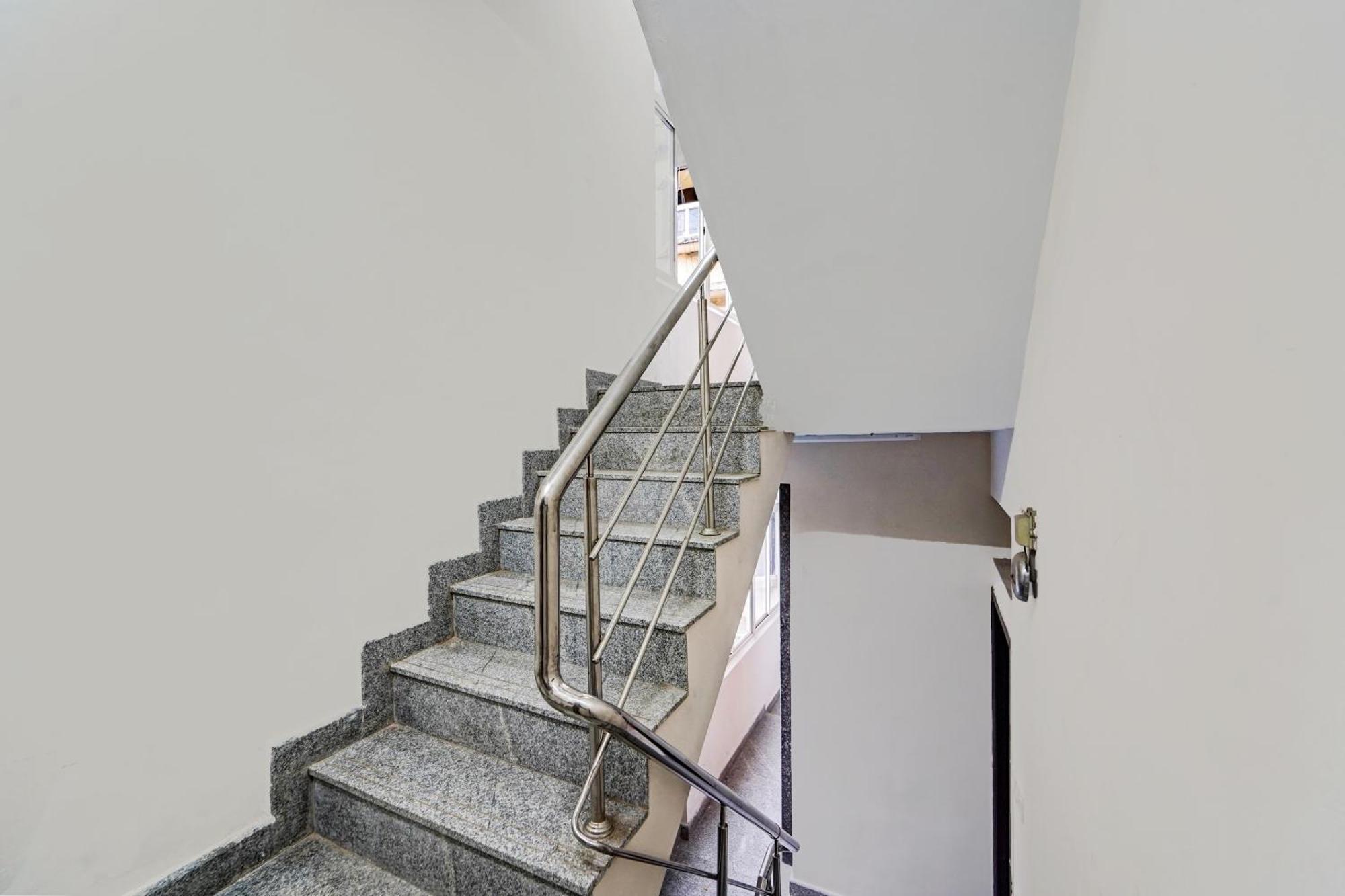 Super Townhouse 1096 Hotel Redfox Nungambakkam Near Apollo & Shankar Nethralaya Hospital เชนไน ภายนอก รูปภาพ