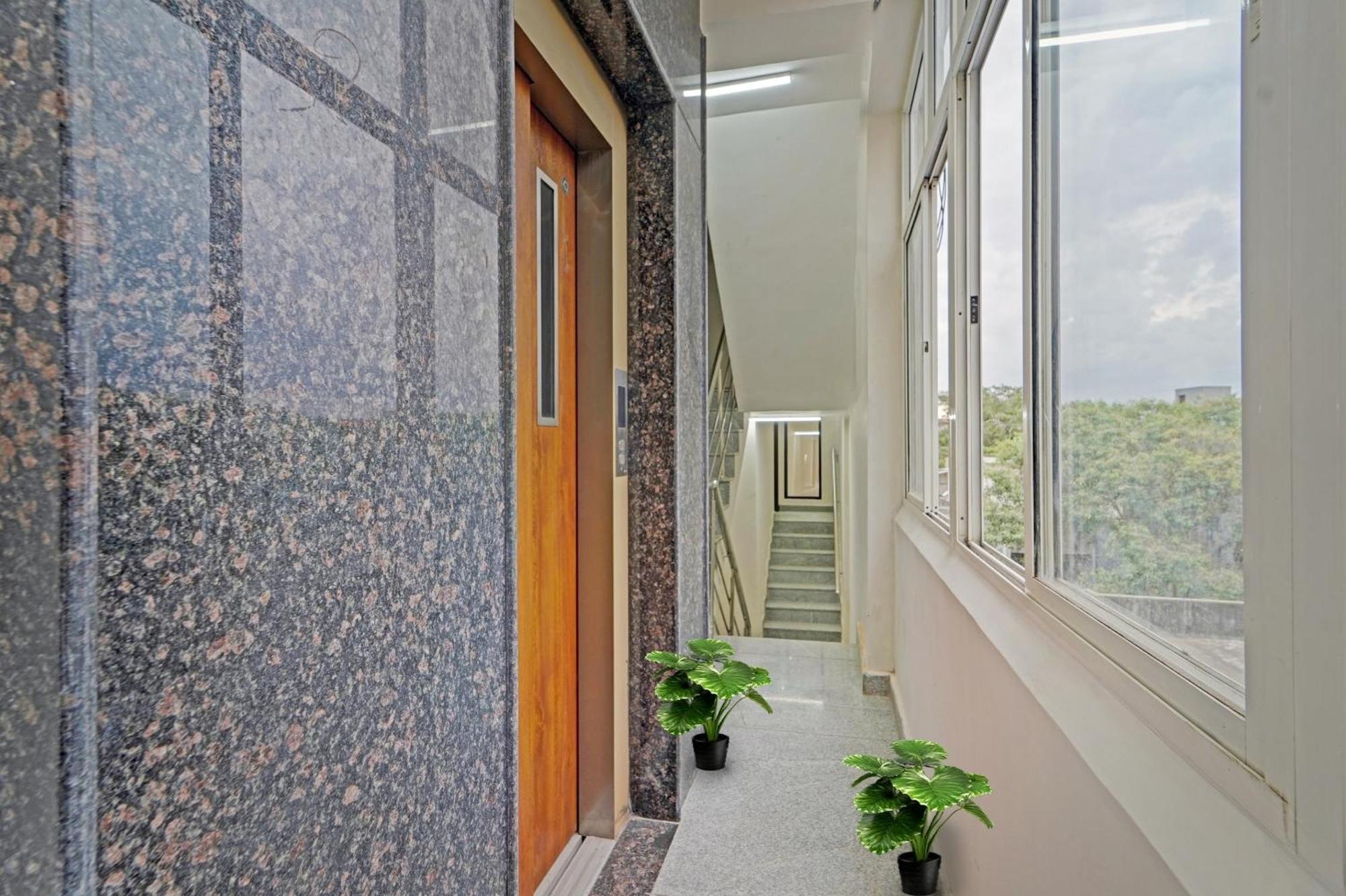 Super Townhouse 1096 Hotel Redfox Nungambakkam Near Apollo & Shankar Nethralaya Hospital เชนไน ภายนอก รูปภาพ